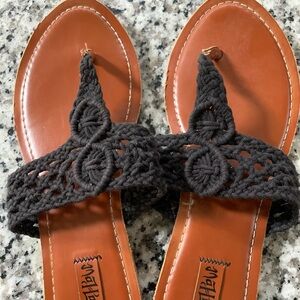 Leather sandals with black strap